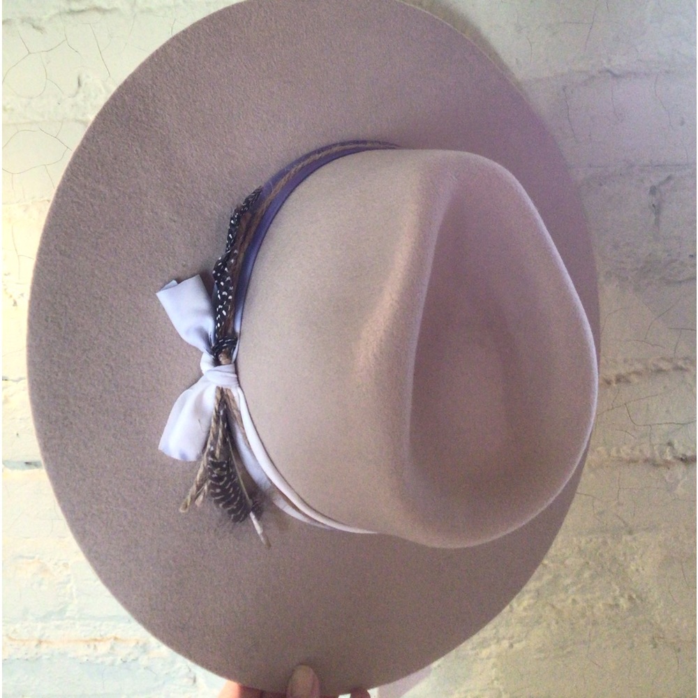 🪶Wyeth feathered wool rancher